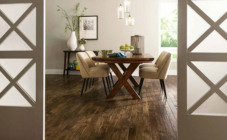 Dining room with a neutral color palette